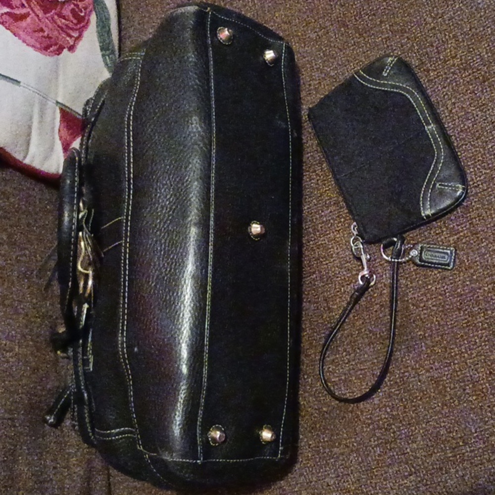 AUTHENTIC COACH Hampton Satchel & Wristlet - Picture 2 of 8
